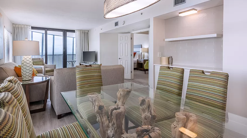 Wet bar (Beachfront Suites)